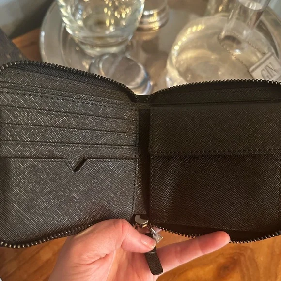 NWOB- Lo & Sons small saffiano leather wallet - Picture 3 of 9